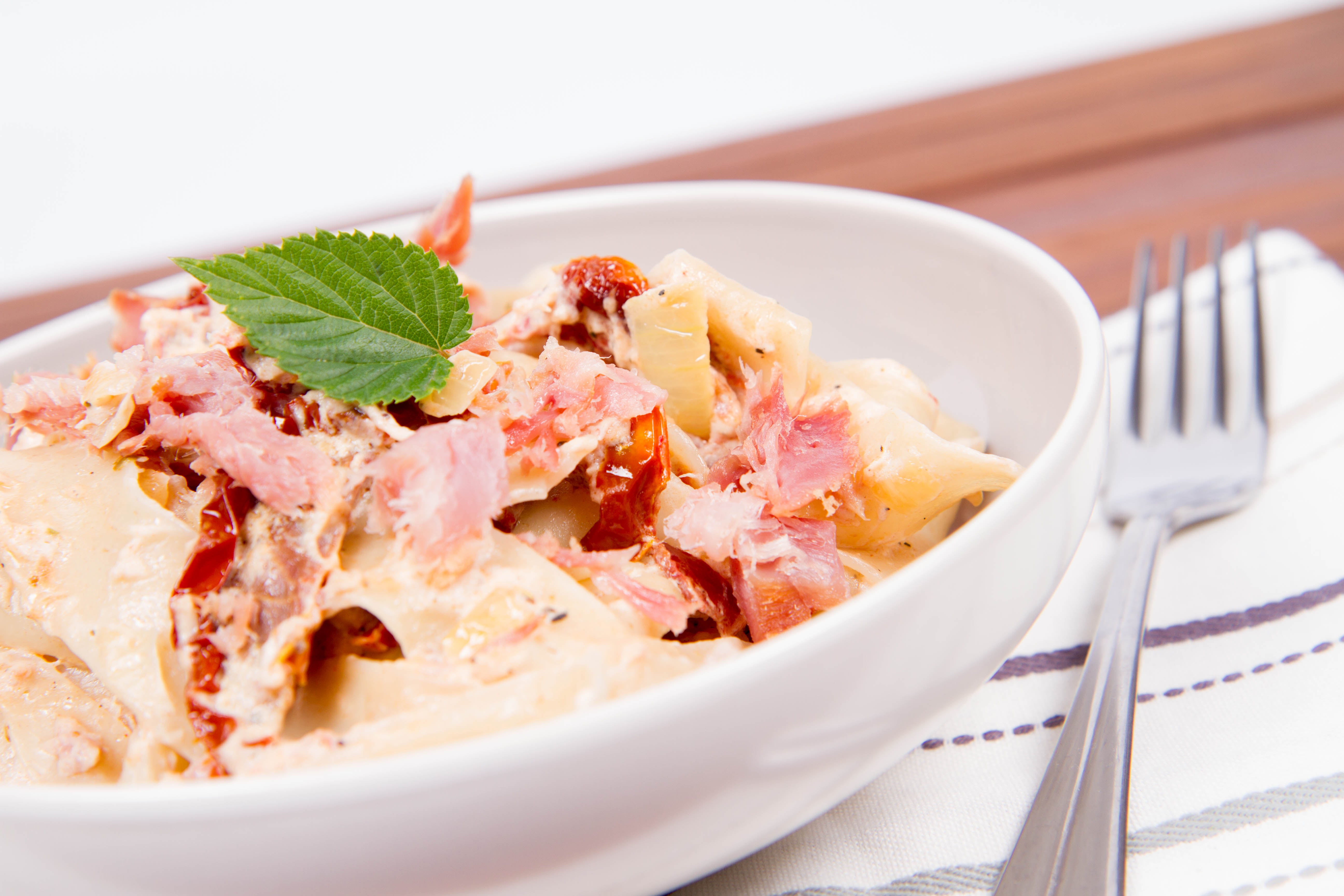 Creamy Sundried Tomato & Braised Chicken Pasta